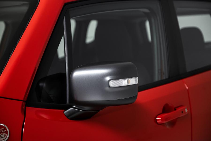 Детали экстерьера Jeep Renegade Trailhawk Plug-in Hybrid (BU) 2019 года  (WW) (фото 19 из 25)